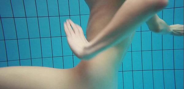  Blonde babe naked underwater Diana Zelenkina
